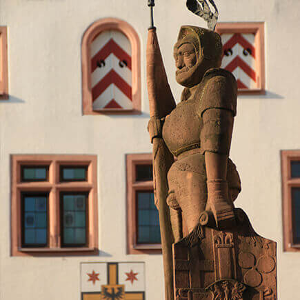 Statue des Milchlings auf dem Marktplatz in Bad Mergentheim.