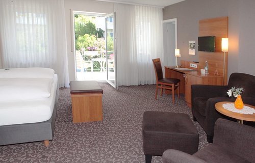 Deluxe double room (north side)