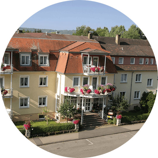 Außenansicht vom Eingangsportal Hotel Alexa Bad Mergentheim