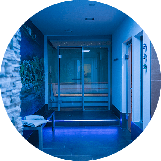 Moderner, sanierter Wellnessbereich mit Sauna, Dampfbad und Infrarotkabine im Hotel Alexa Bad Mergentheim